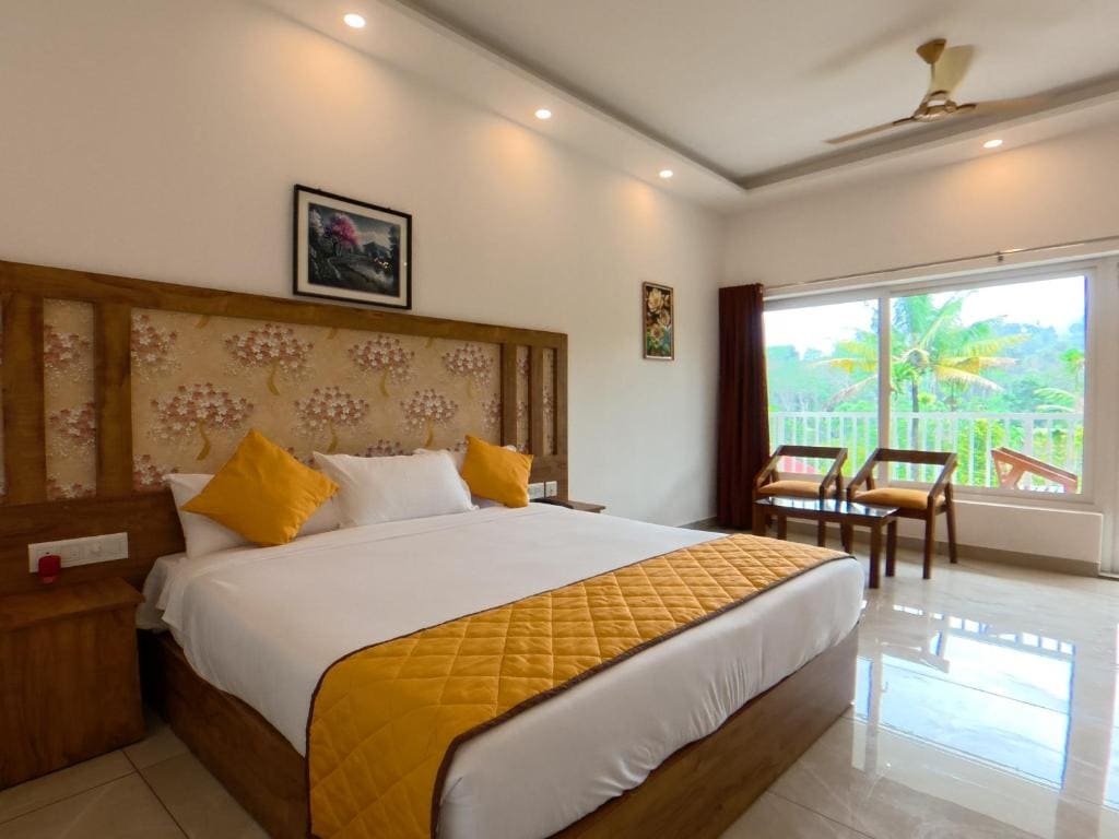 King Suite with Balcony room - Image 3