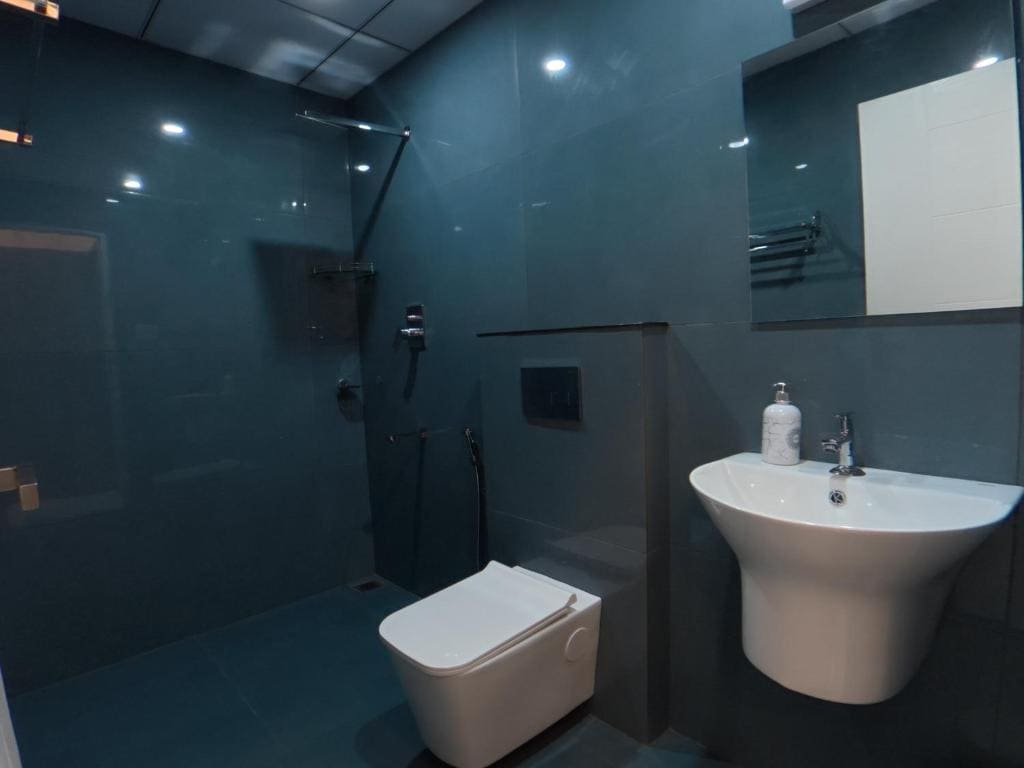 King Suite with Balcony room - Image 2