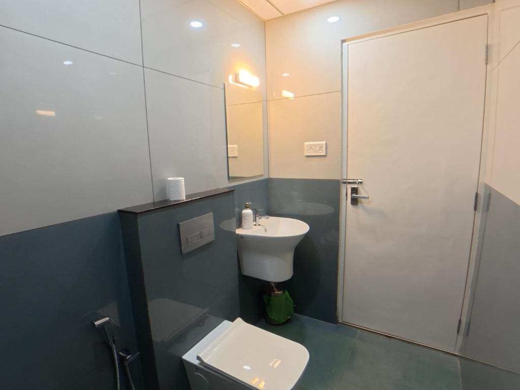 Queen Room with Garden View room - Image 2
