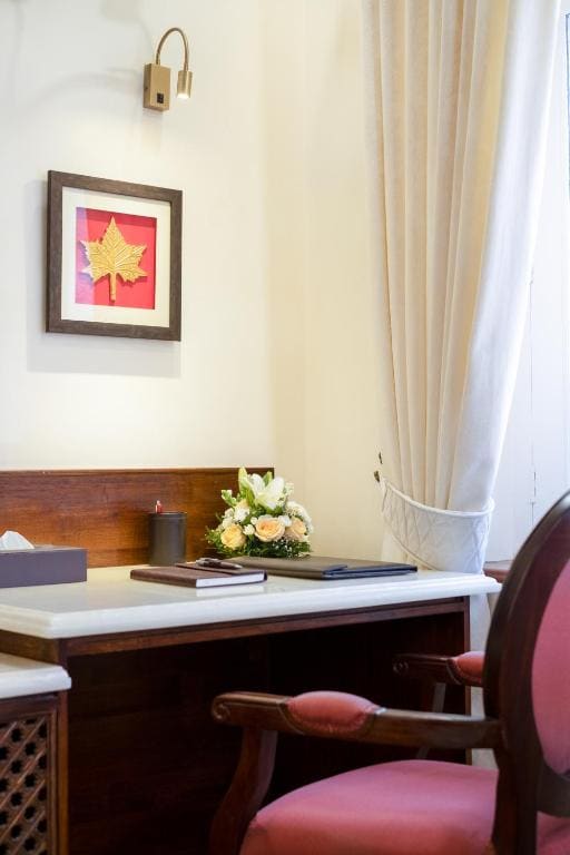 Deluxe Family Room room - Image 2