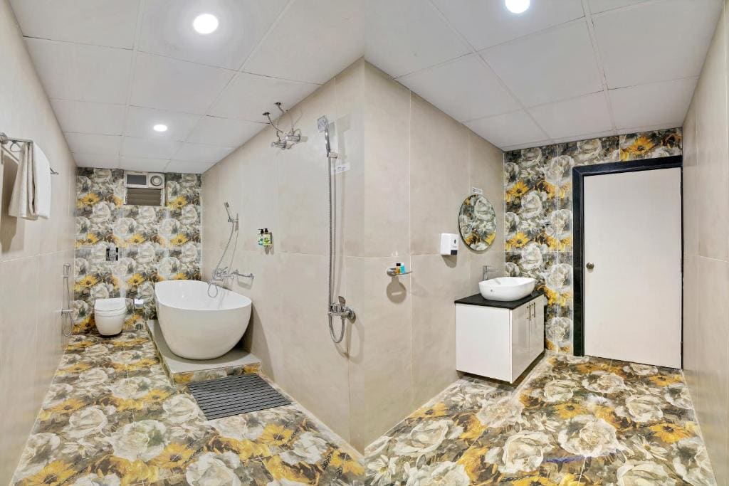 Spacious Superior Room room - Image 2