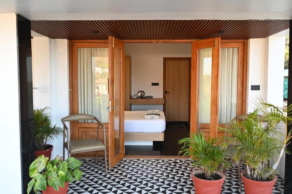 Double Room with Mountain View room - Image 2