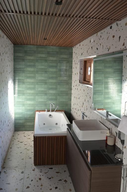 Double Room with Mountain View room - Image 3