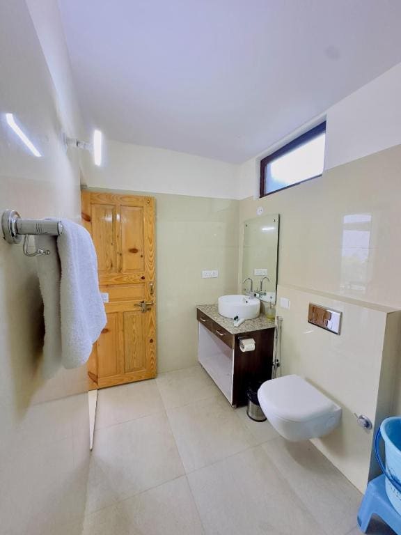 Deluxe Double Room with Balcony room - Image 2
