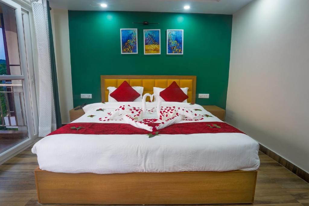 Deluxe Double or Twin Room with Mountain View room - Image 2