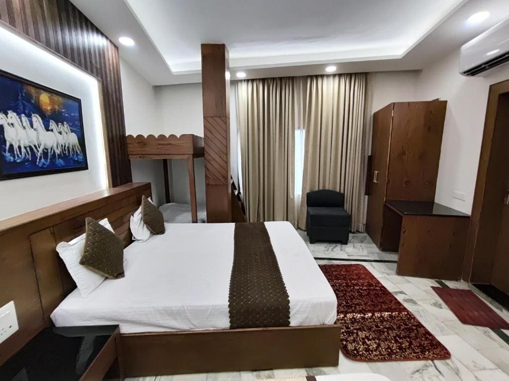 Triple Room with Private Bathroom room - Image 2