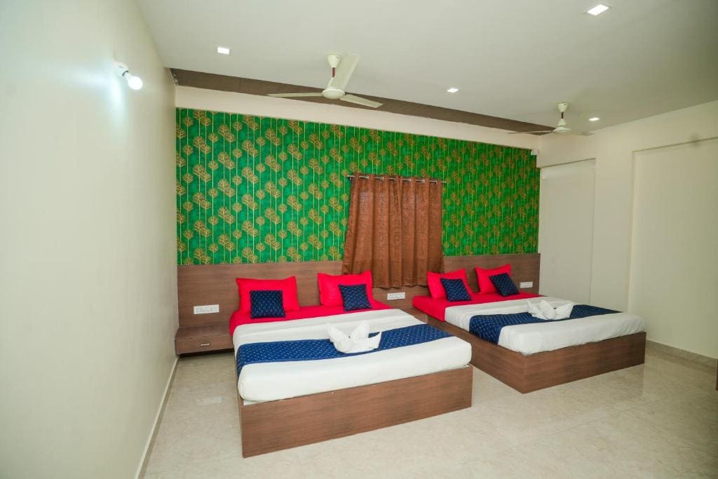Classic Quadruple Room room - Image 1
