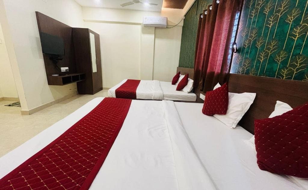 Deluxe Quadruple Room room - Image 1