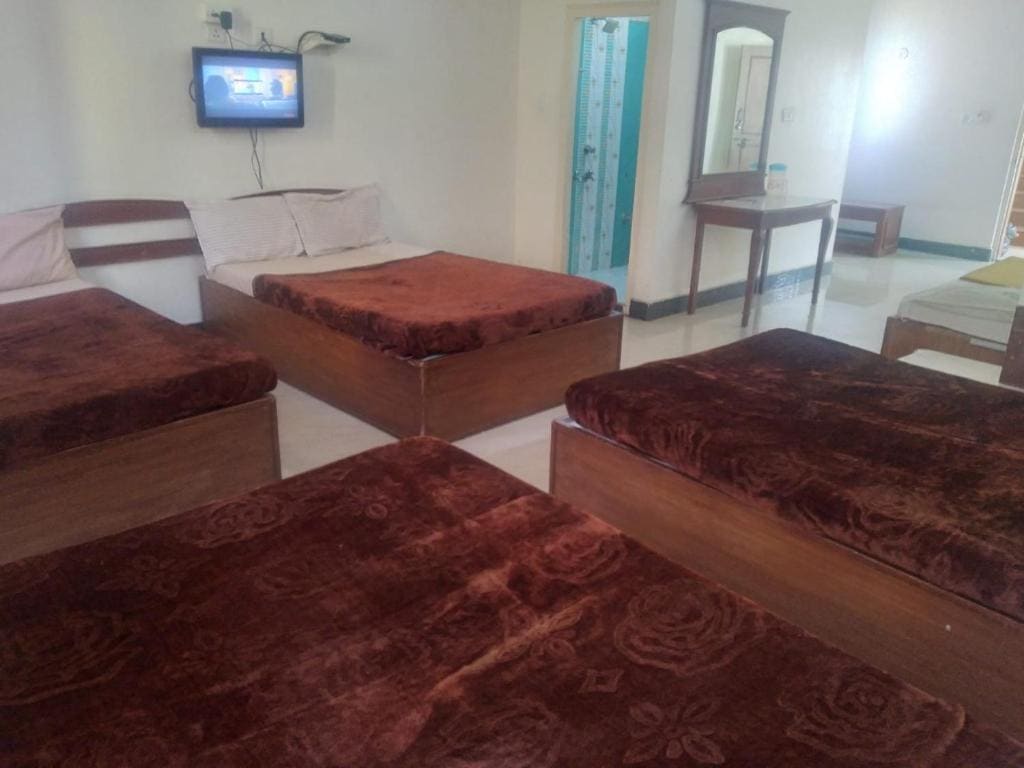 8-Bed Mixed Dormitory Room room - Image 3
