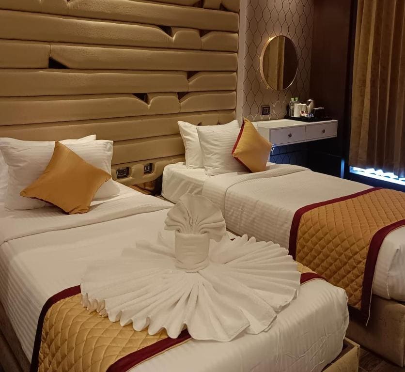 Deluxe Twin Room room - Image 2