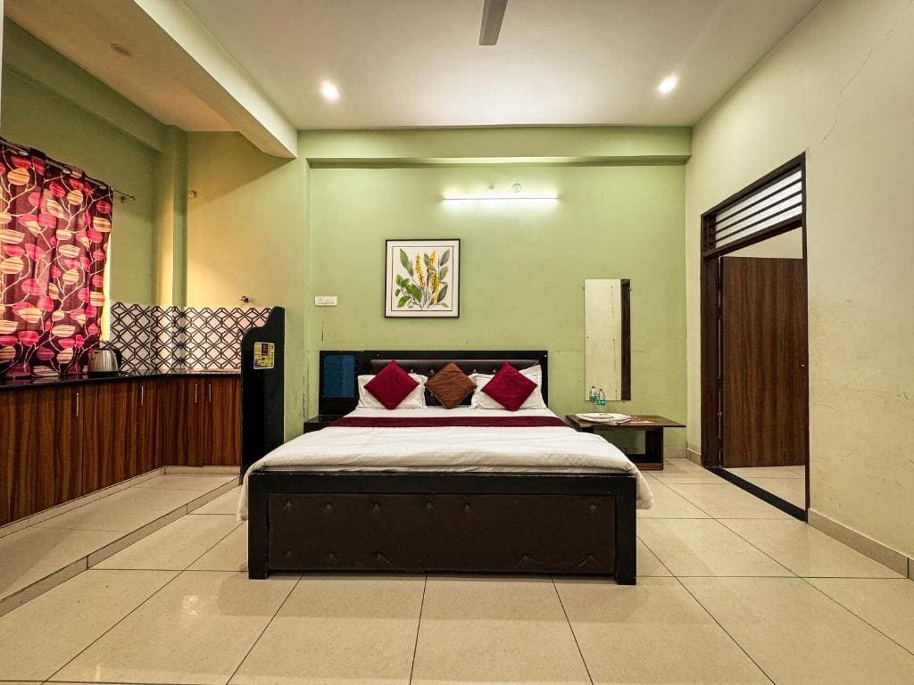 Family Room room - Image 3