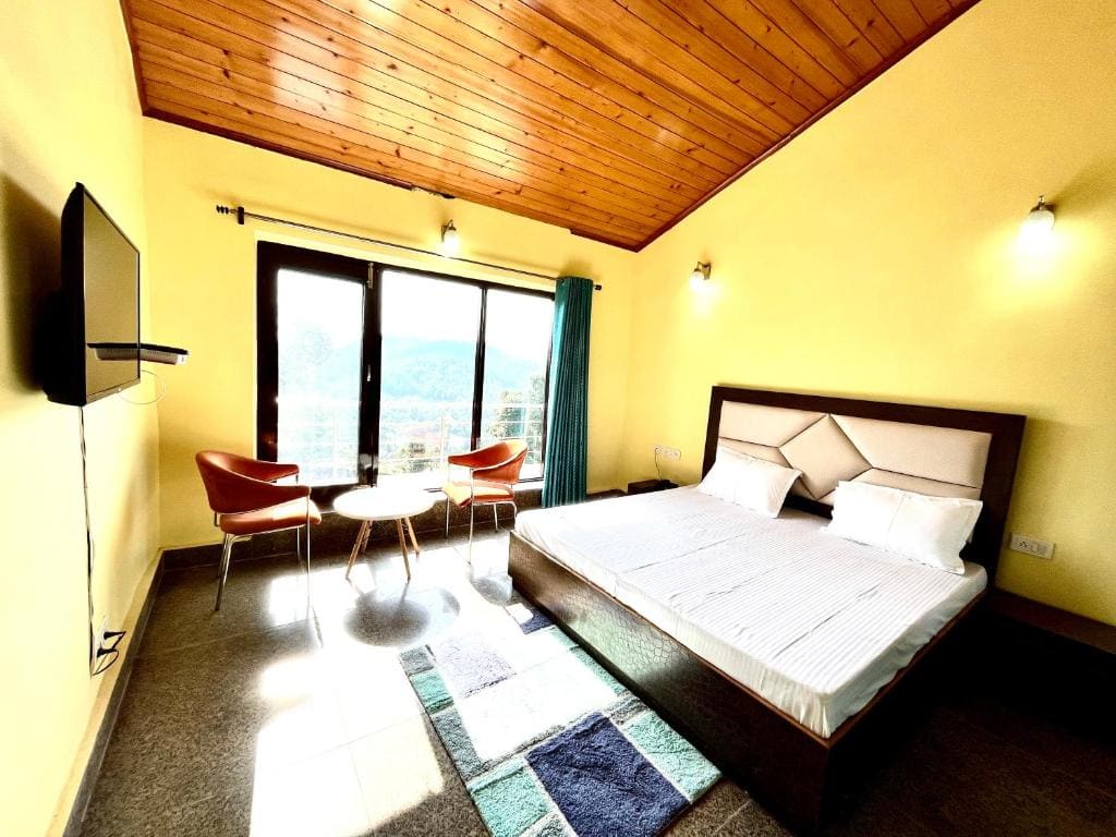 Deluxe Family Suite room - Image 2