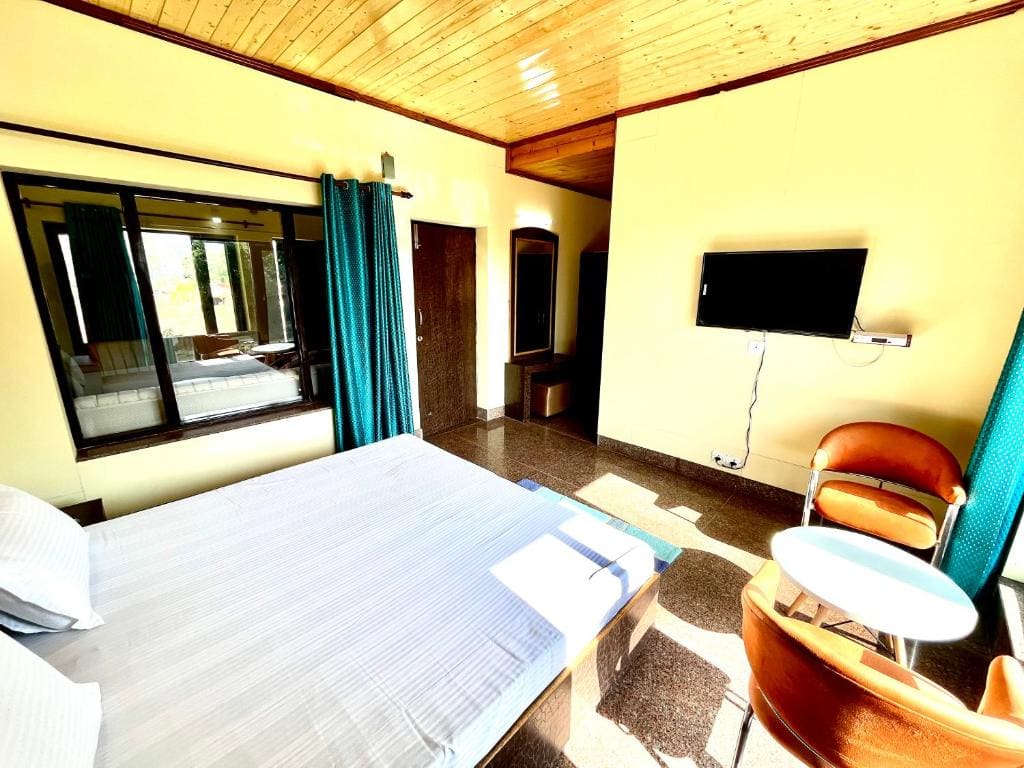 Deluxe Family Suite room - Image 1
