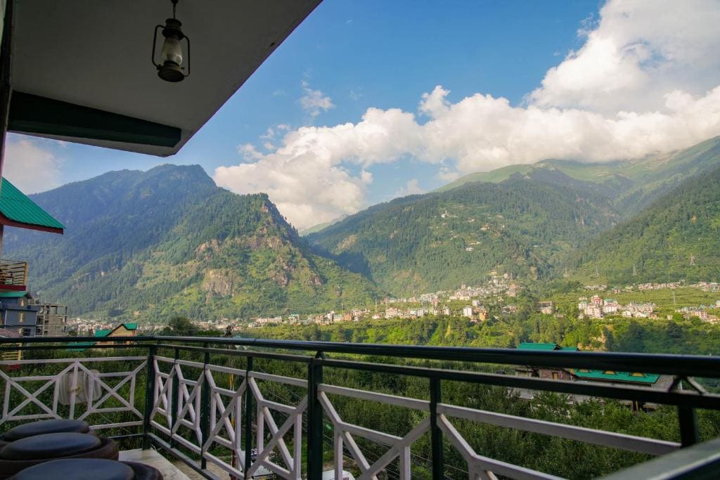 Double Room with Mountain View room - Image 1