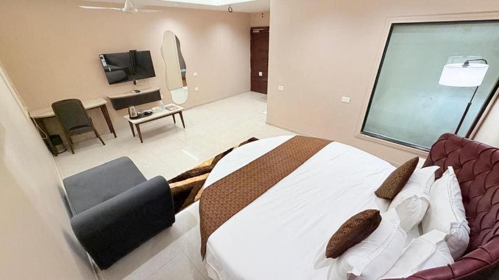 King Suite room - Image 2