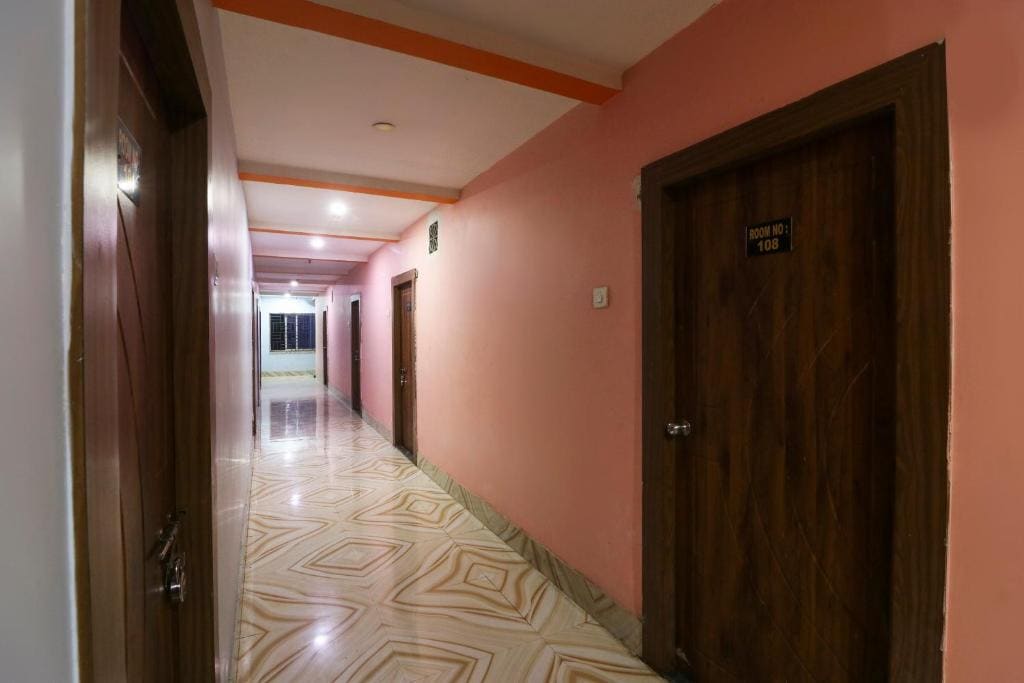 Hotel
3 stars
Hotel O Serampore Railway Station Formerly Rupashi Guest House
8.4 Very Good
10.8 miles from center
Starting from
$30 room - Image 1