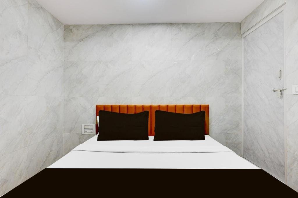 Classic Triple Room room - Image 2