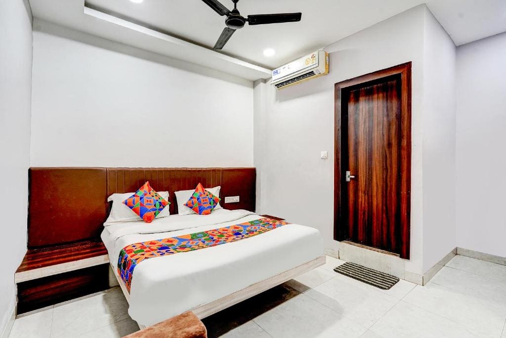 Deluxe Room room - Image 3