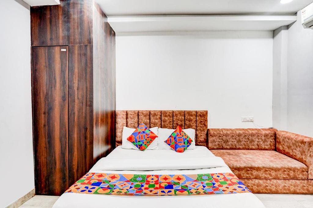 Deluxe Room room - Image 2