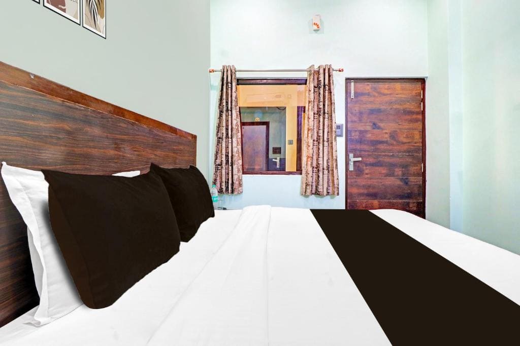 Classic Triple Room room - Image 2