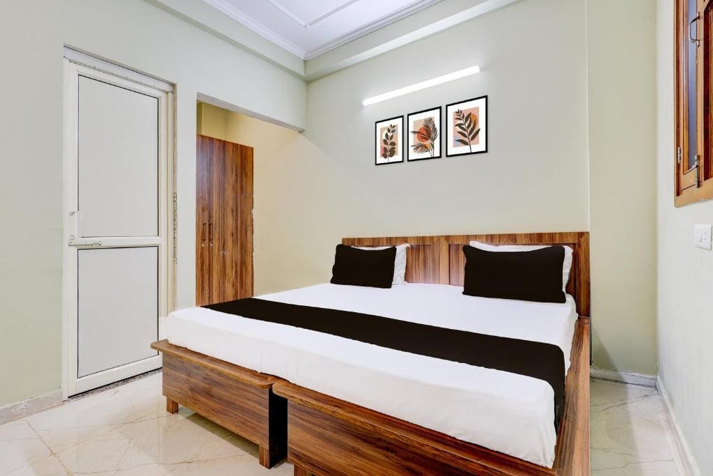 Classic Triple Room room - Image 2