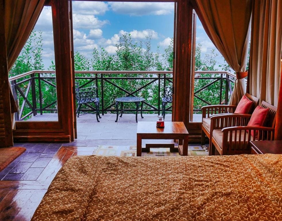 Queen Room with Balcony room - Image 1