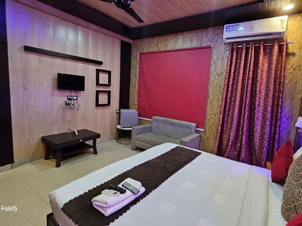 Double Room with Mountain View room - Image 1