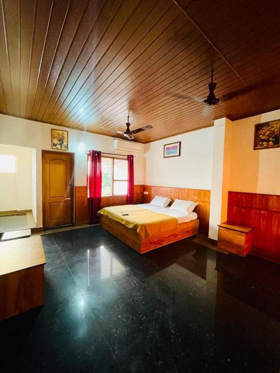 Deluxe Double Room with Balcony room - Image 1