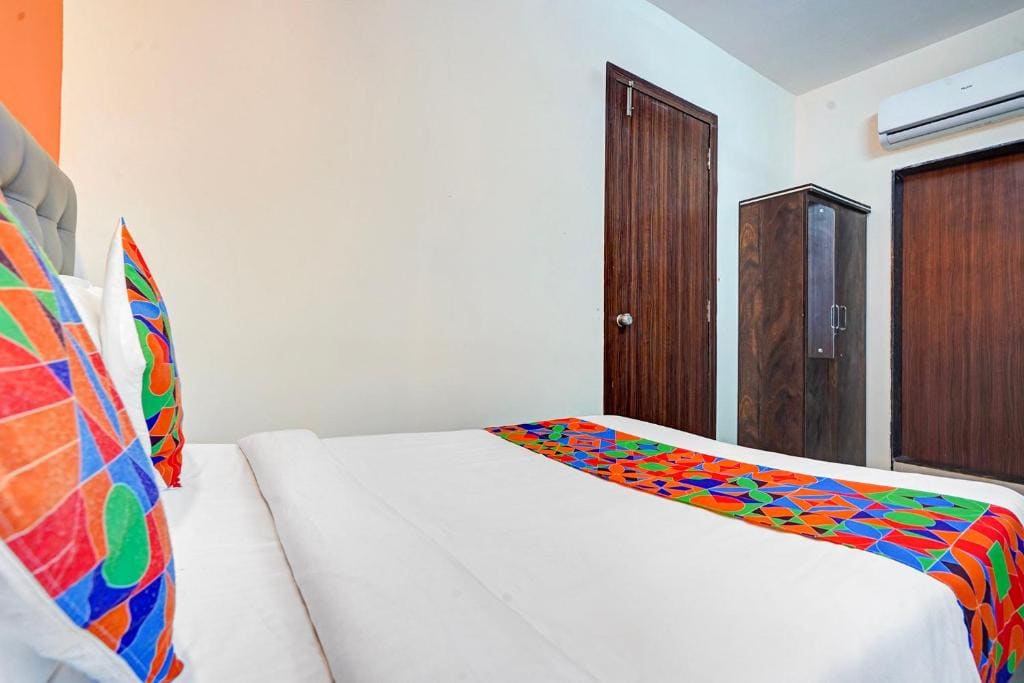 Deluxe Room room - Image 3