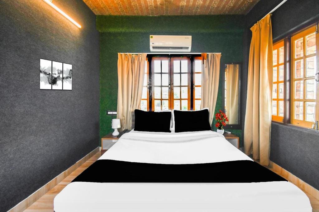 Triple Room with View room - Image 1