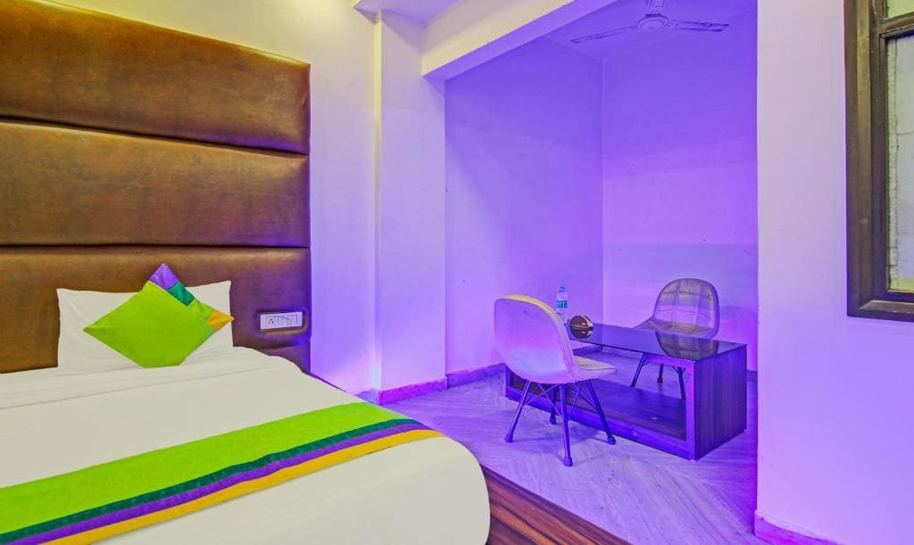 Deluxe Room room - Image 2