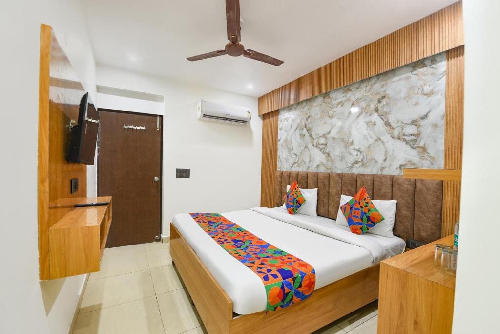 Deluxe Room room - Image 1