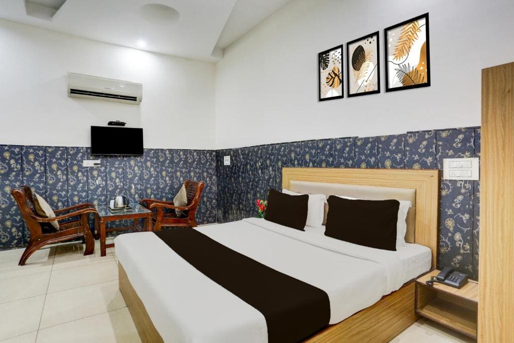 Classic Triple Room room - Image 2