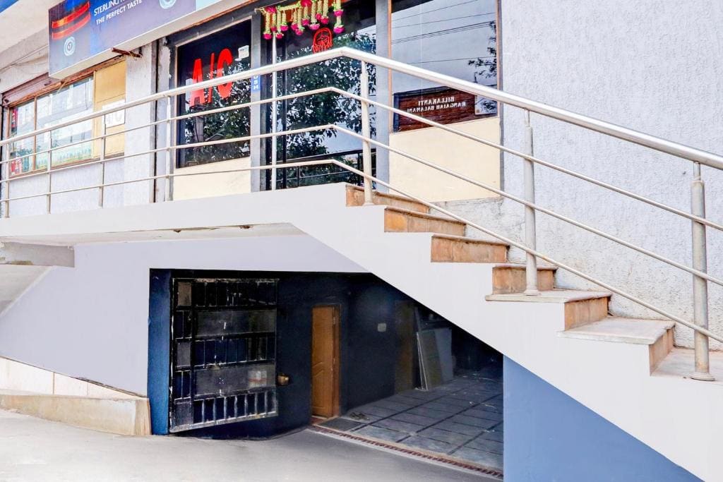 Hotel
3 stars
Hotel O Qualia Pride Financial District
6.3 Review score
8 miles from center
Starting from
$34 room - Image 3