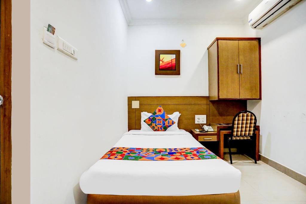 Deluxe Room room - Image 2