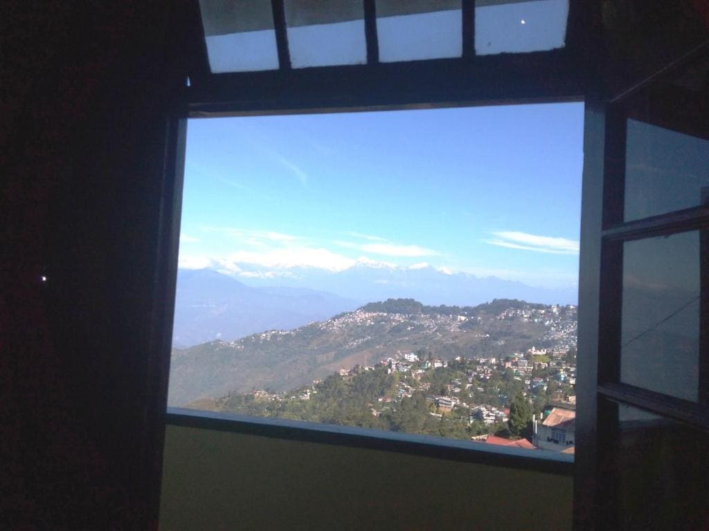 Deluxe Double Room with Balcony room - Image 3