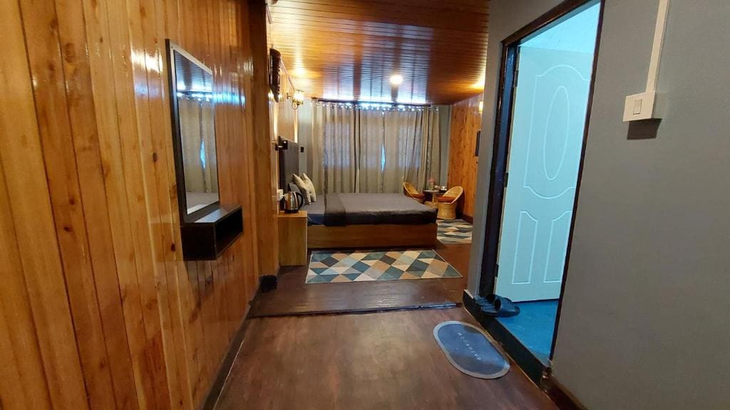 King Room with Mountain View room - Image 2