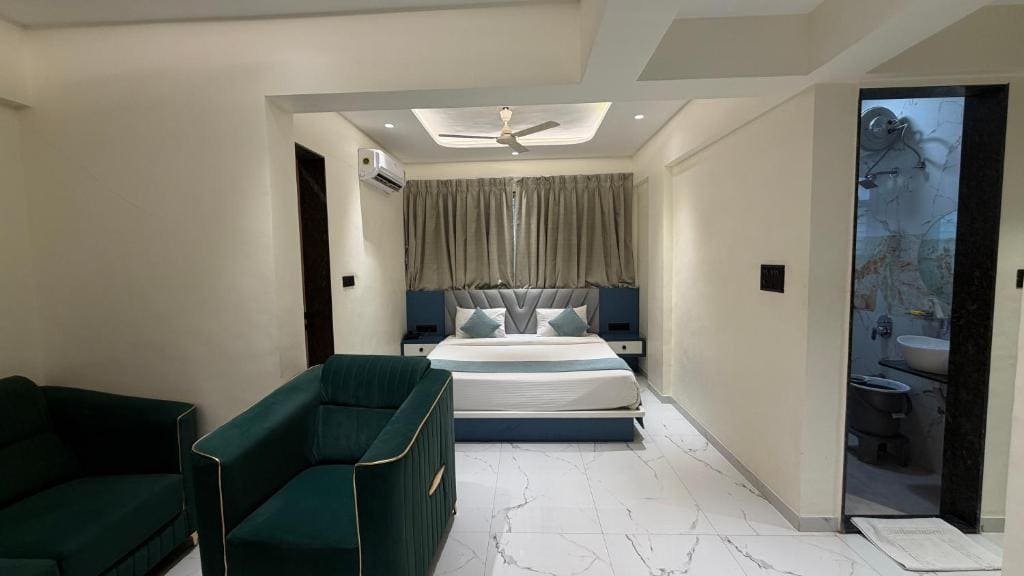 Deluxe Double Room with Balcony room - Image 2