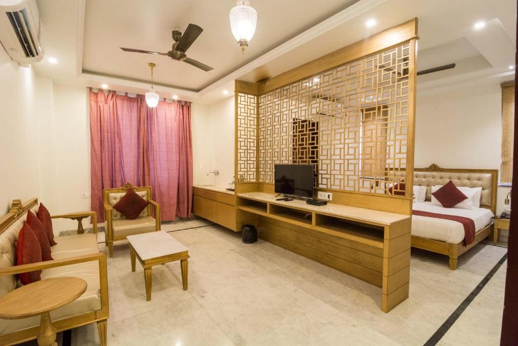Deluxe Suite room - Image 2