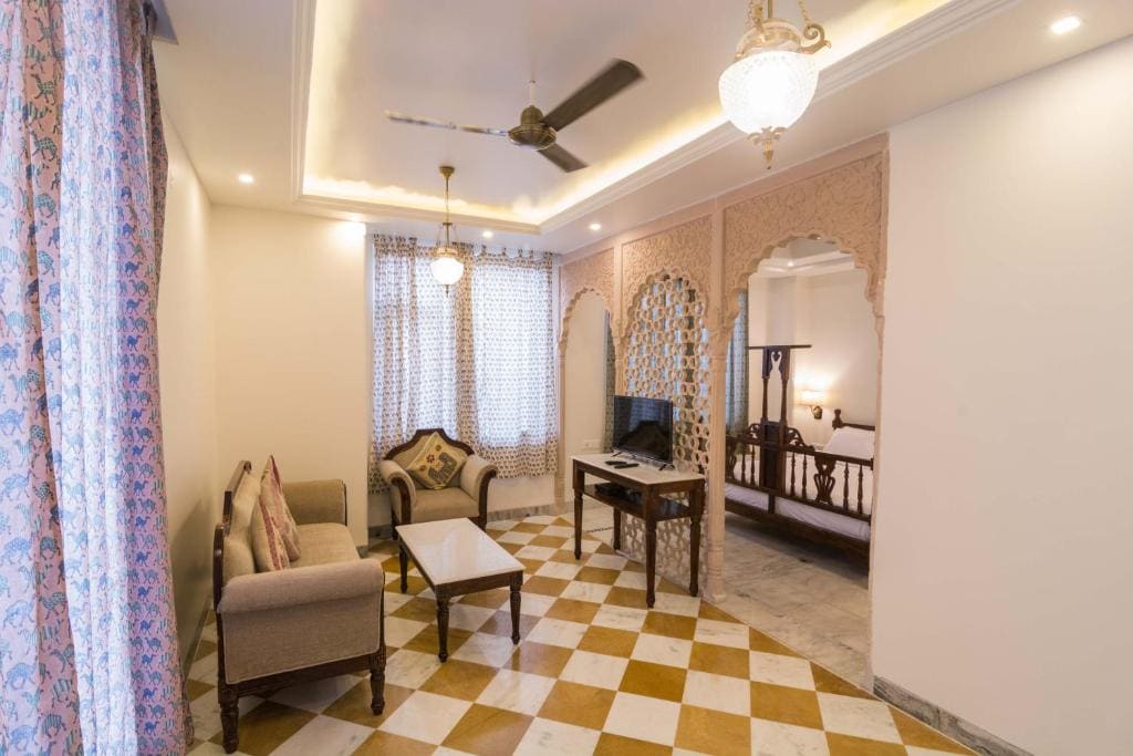 Deluxe Suite room - Image 3