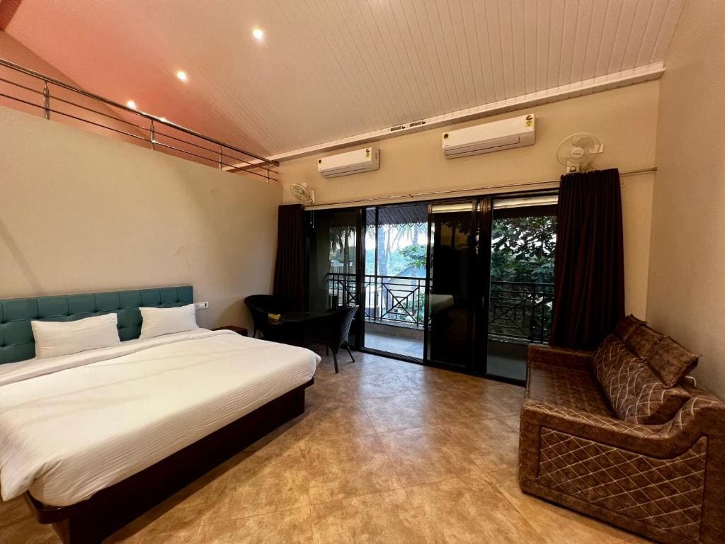 Family Room room - Image 2