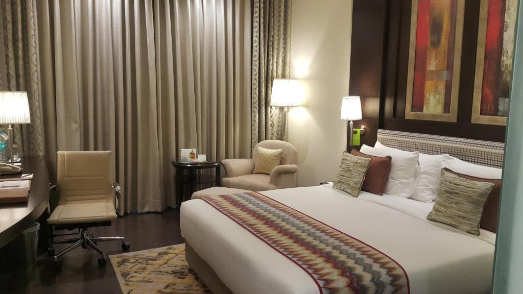 Business Room with Two Way Airport Transfers and 15% discount on Food and Soft beverage room - Image 2