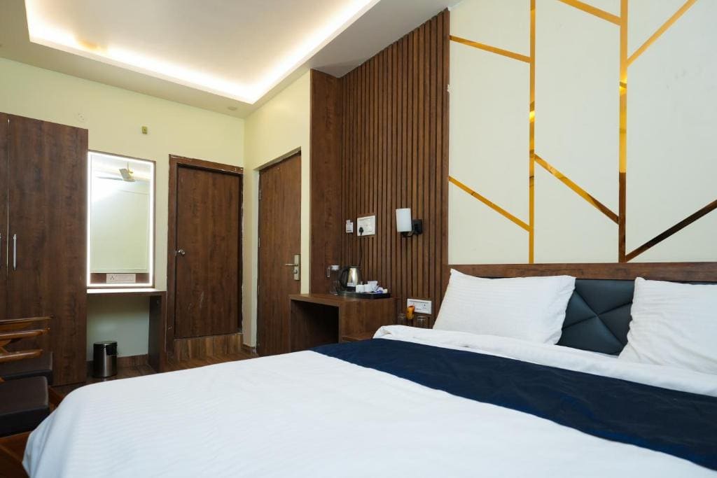 Deluxe Double or Twin Room with City View room - Image 1