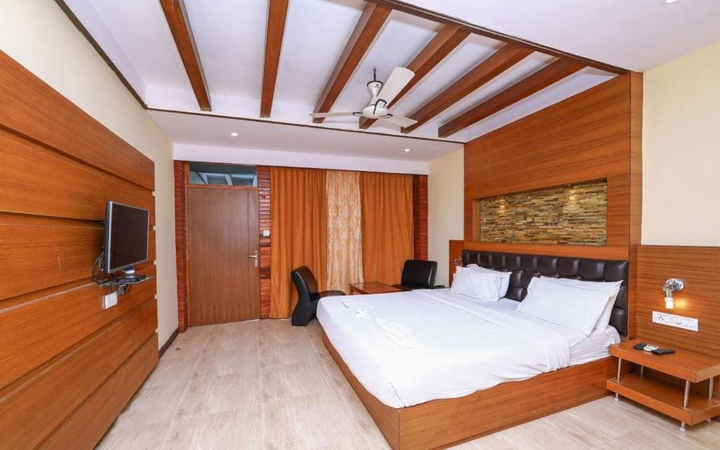 Double Room with Garden View room - Image 2