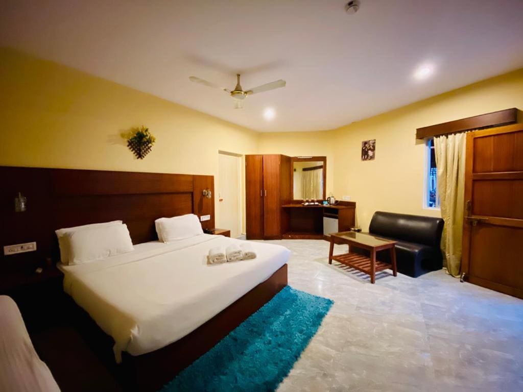 Deluxe Double Room with Sea View room - Image 3