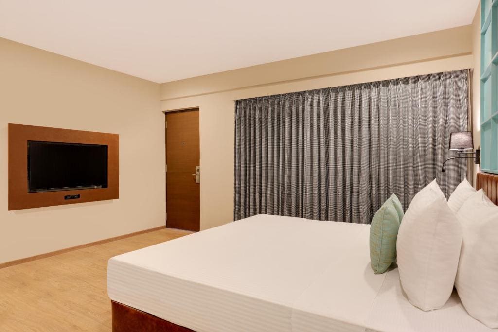 Deluxe King Room (20% off on session of Spa ,20% Off on Laundry service for upto 2 clothing item(s)) room - Image 3
