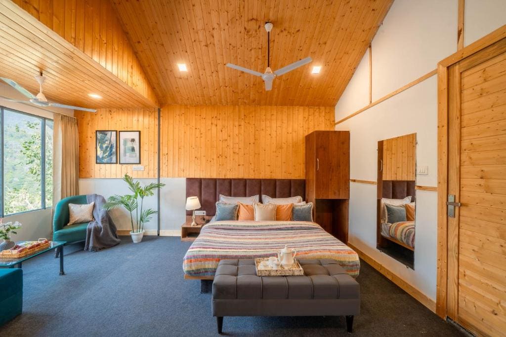 Deluxe Double Room with Balcony room - Image 2