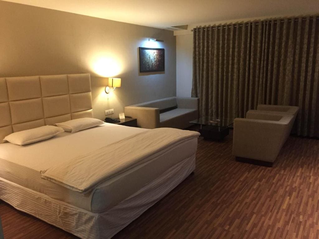 King Suite room - Image 2