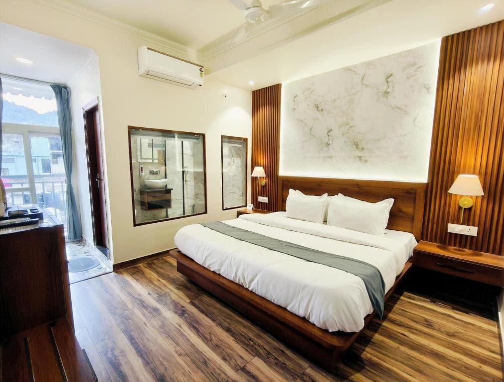 Deluxe Double Room with Balcony room - Image 1