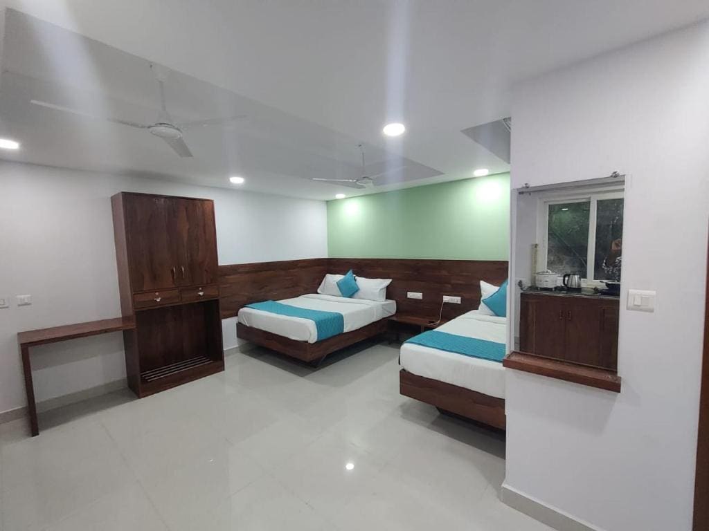 Family Room room - Image 2